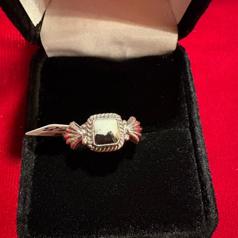 White Buffalo Sterling Silver 925 Ring Size 8 Brand New